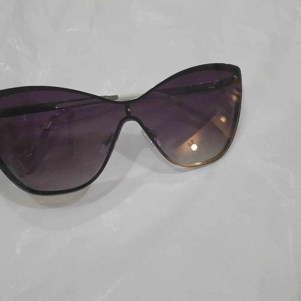 Jessica Simpson silver white frameless shield cat‎ eye gradient lens sunglasses